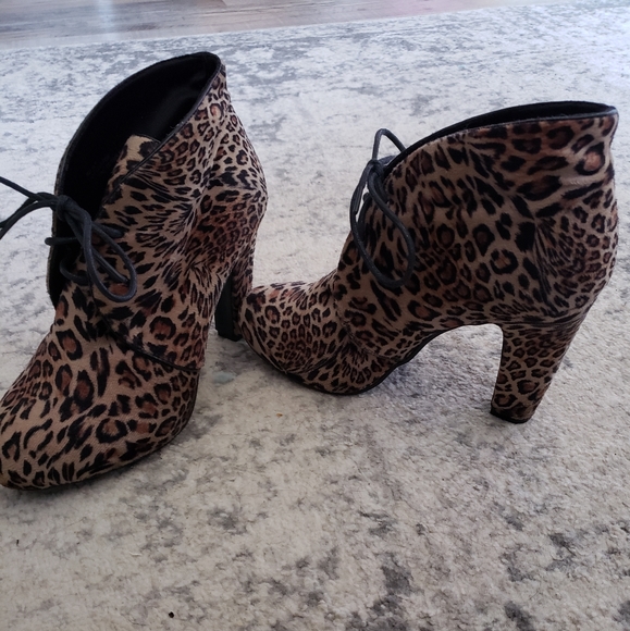 Dolce MOJO Moxy leopard chunky heel booties 9 - Picture 2 of 3